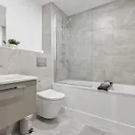 Centre - Gym Access - Walk To Minister - Sleeps 7