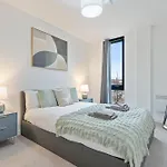 Centre - Gym Access - Walk To Minister - Sleeps 7 *