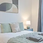 Centre - Gym Access - Walk To Minister - Sleeps 7