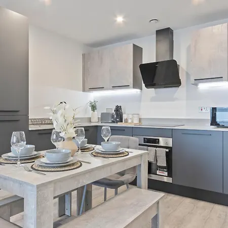 Apartment Centre - Gym Access - Walk To Minister - Sleeps 7 York