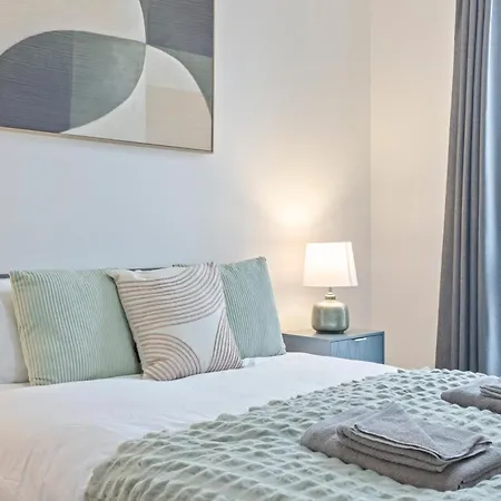 Centre - Gym Access - Walk To Minister - Sleeps 7