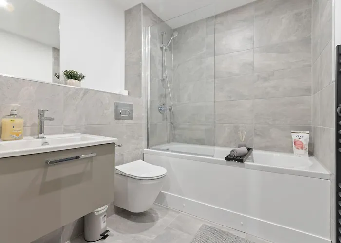 Centre - Gym Access - Walk To Minister - Sleeps 7